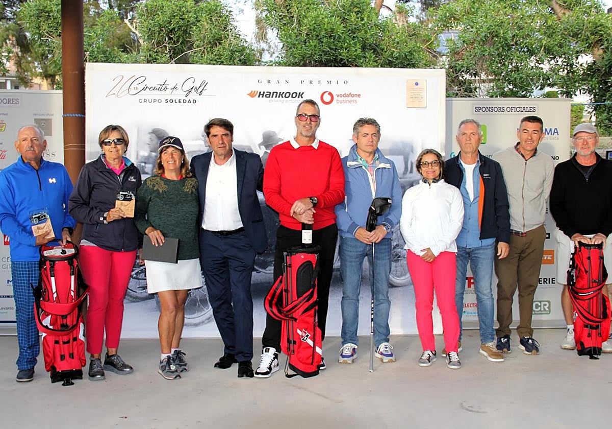 Los ganadores de la tercera prueba de 'El Soledad' posaron junto al gerente del campo molinenese, Joaquín Medina (cuarto por la izquierda).
