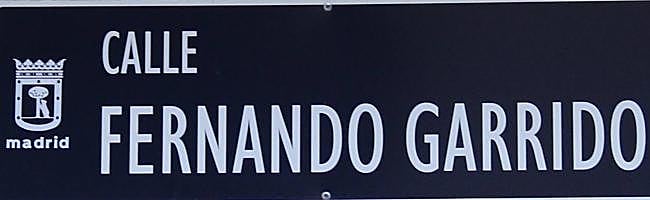 Placa de la calle de Madrid dedicada a Garrido.