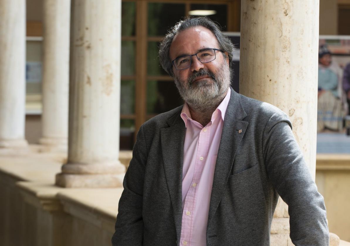 Lluís Montoliu, ayer, en el claustro del campus de La Merced.