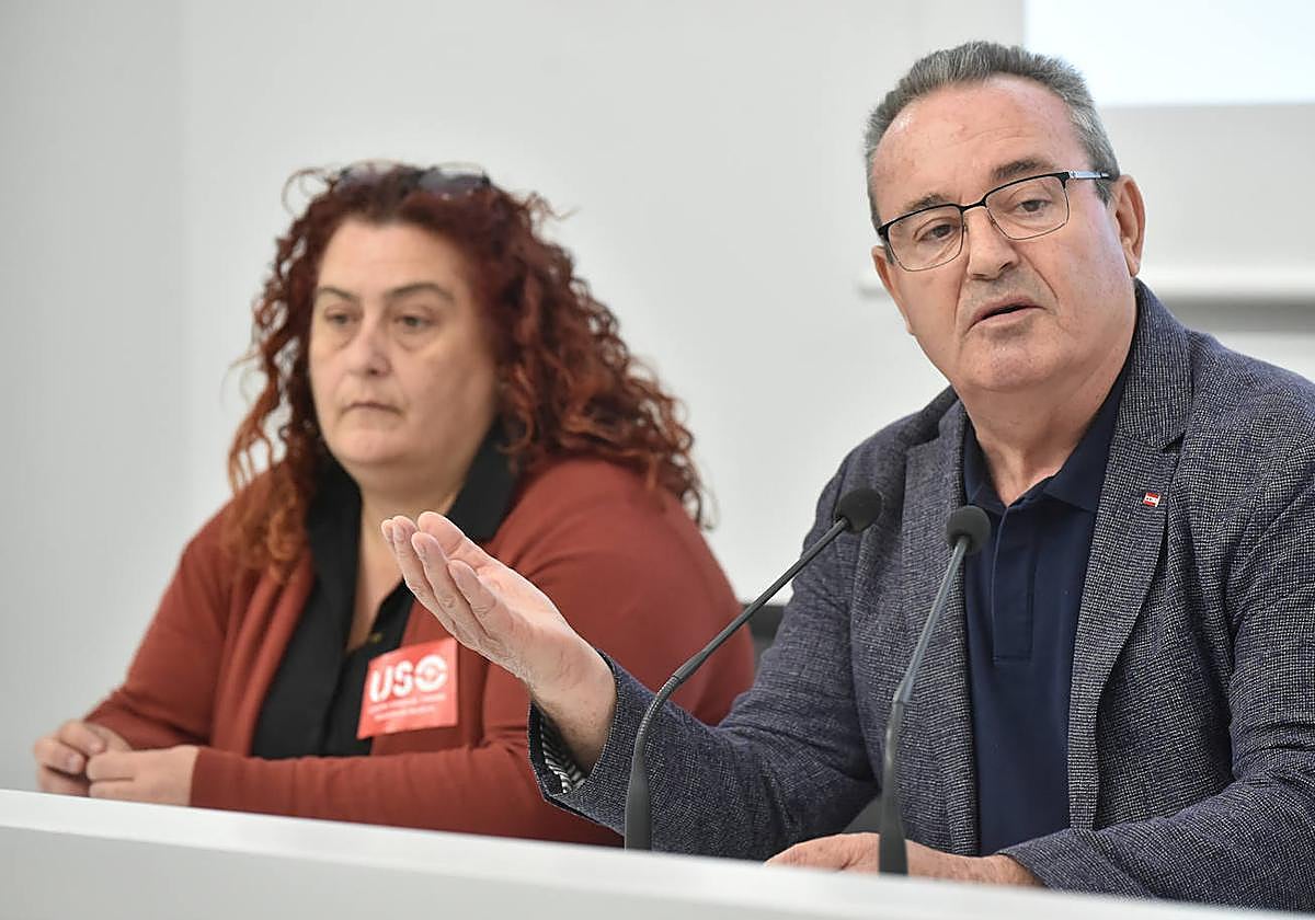 Julia Martínez (USO) y Santiago Navarro (CC OO).