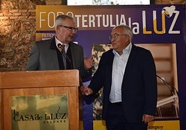 El foro-tertulia La Luz culmina su cuarta temporada con Miguel Padilla, de COAG