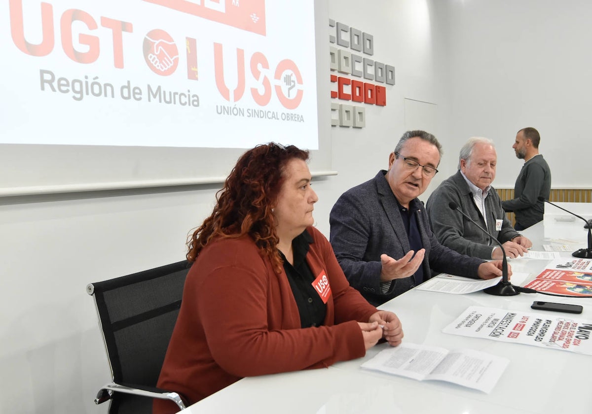 Los secretarios generales de USO, CC OO y UGT, en la rueda de prensa de presentación de la marcha de este 1 de mayo.