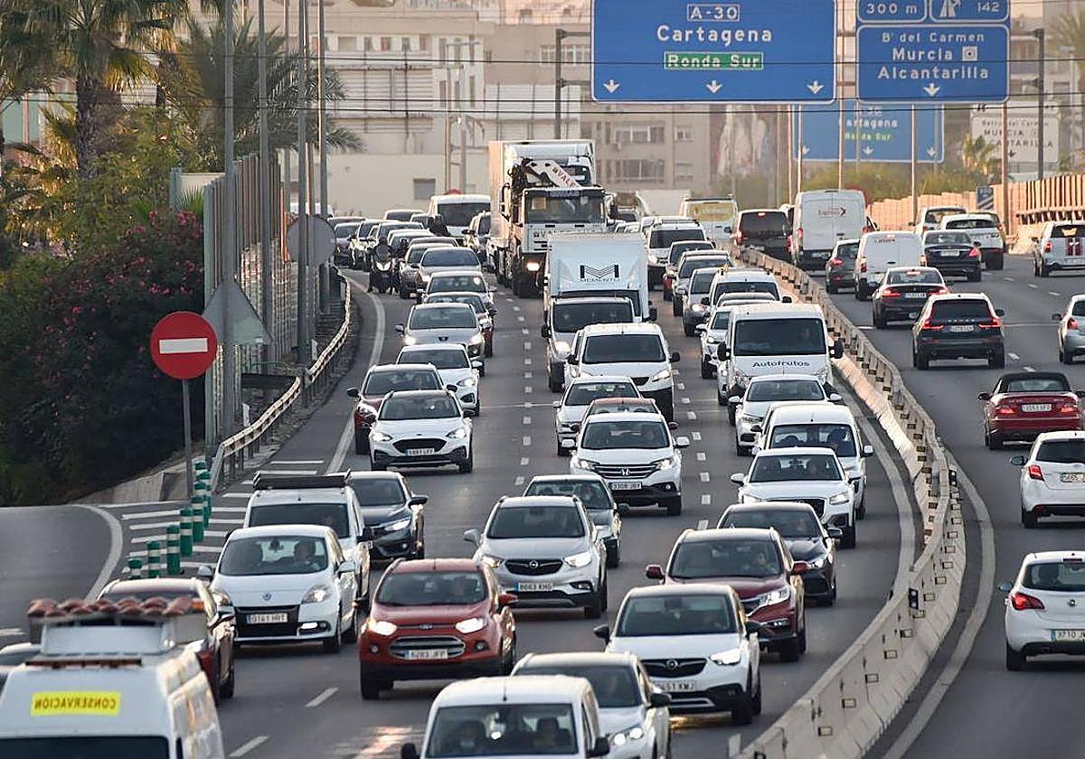Tráfico en la A-30, en dirección a Cartagena, en una imagen de archivo.