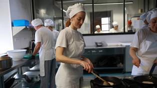 «Me siento como en casa; y ya sé hacer arroz con leche para mi hijo»