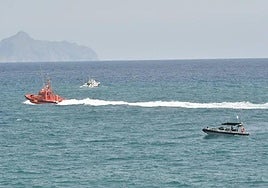 Imagen de archivo de las labores de búsqueda de inmigrantes desaparecidos al hundirse una patera en Mazarrón en marzo de 2021.