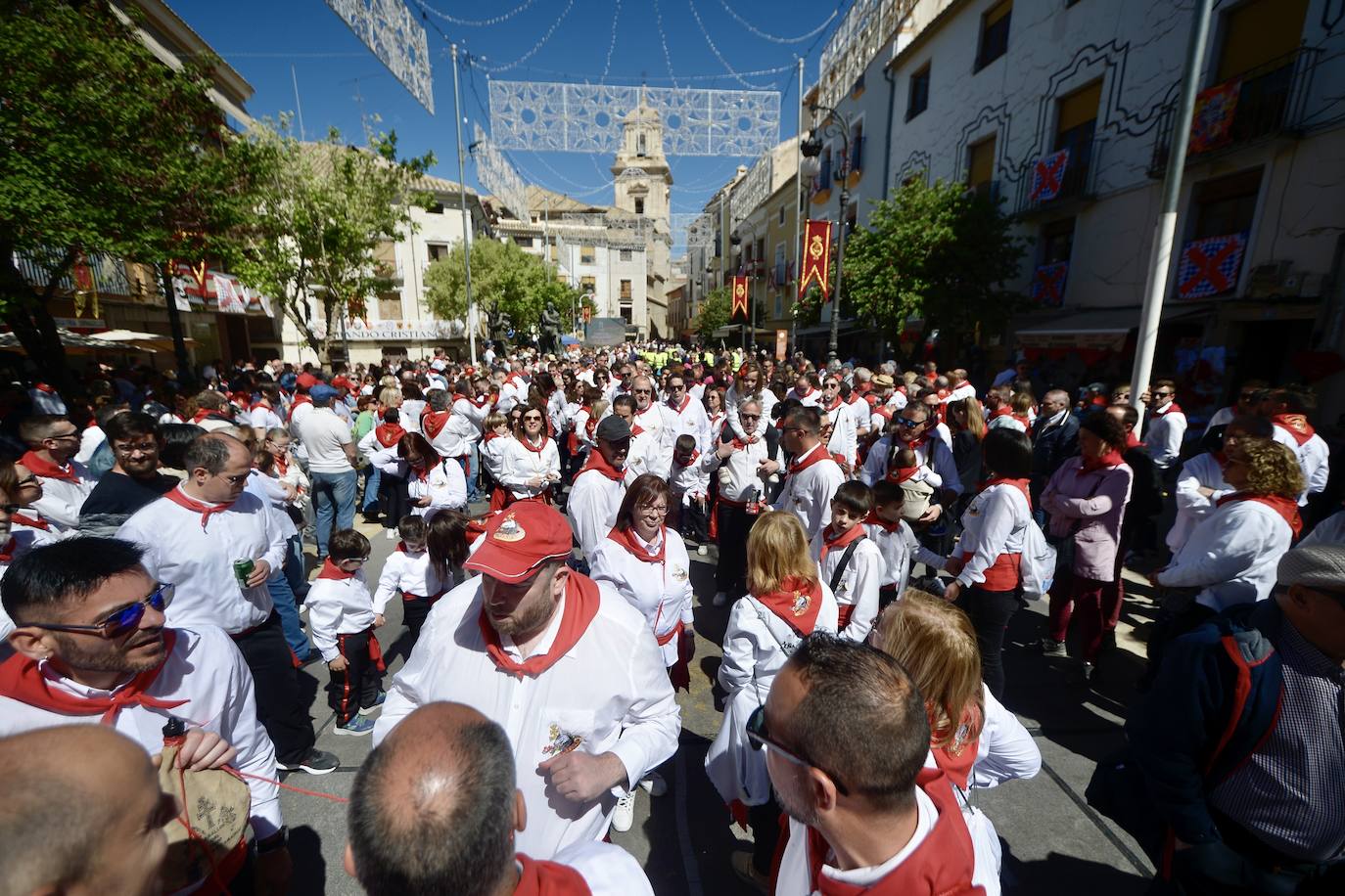 Las imágenes de la marea roja y blanca de los Caballos del Vino de Caravaca