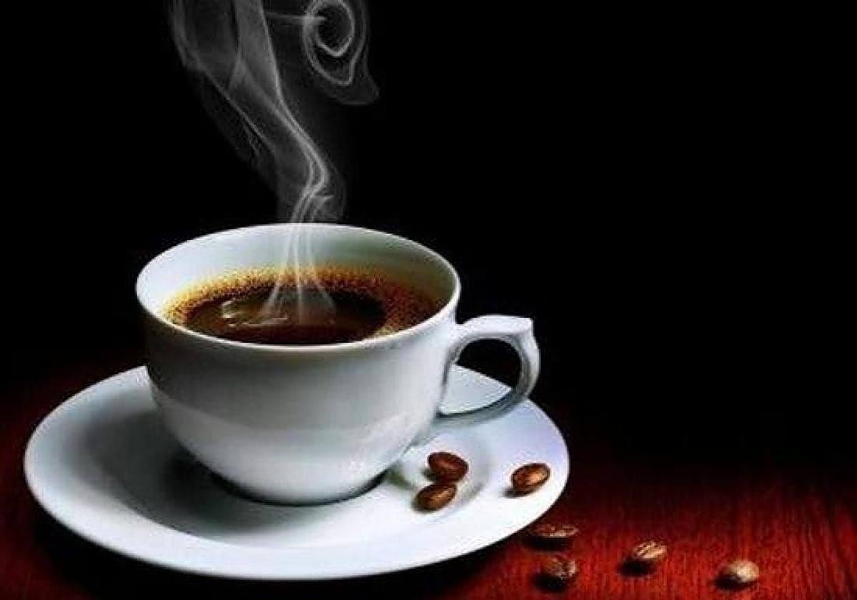 Café y medicamentos: estos son los fármacos que pueden interaccionar con esta bebida.