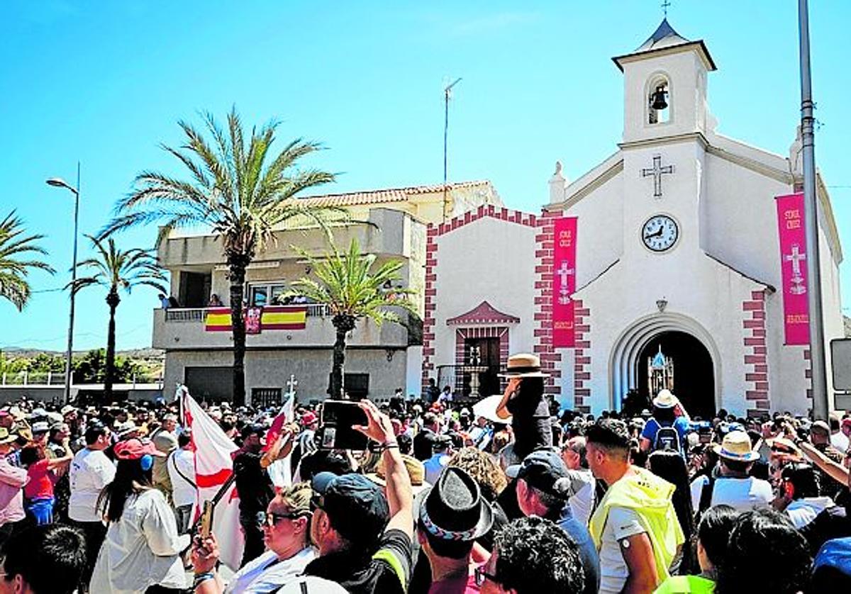 La romería, a su llegada a Mahoya.