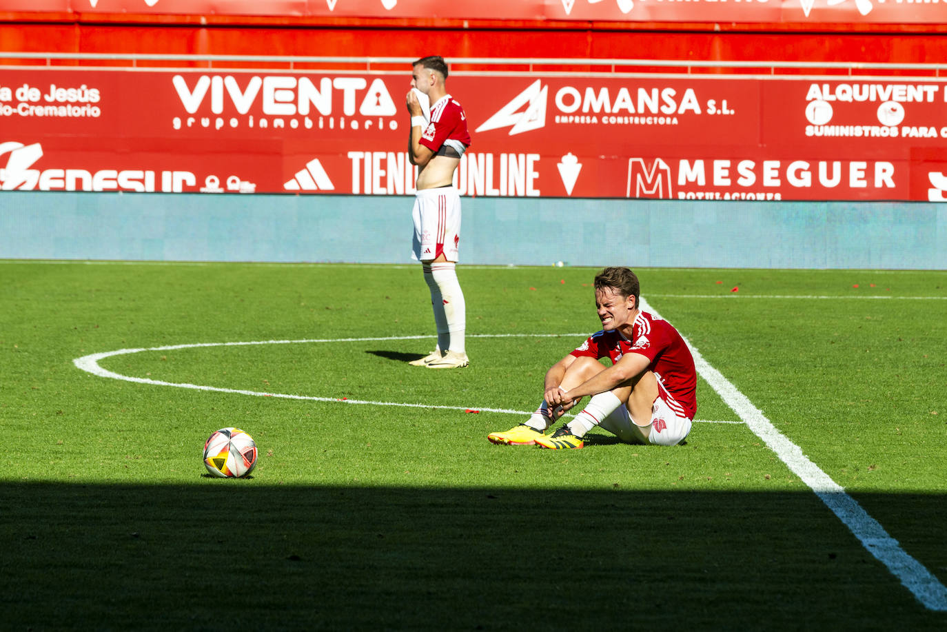 La derrota del Real Murcia frente al Castellón, en imágenes