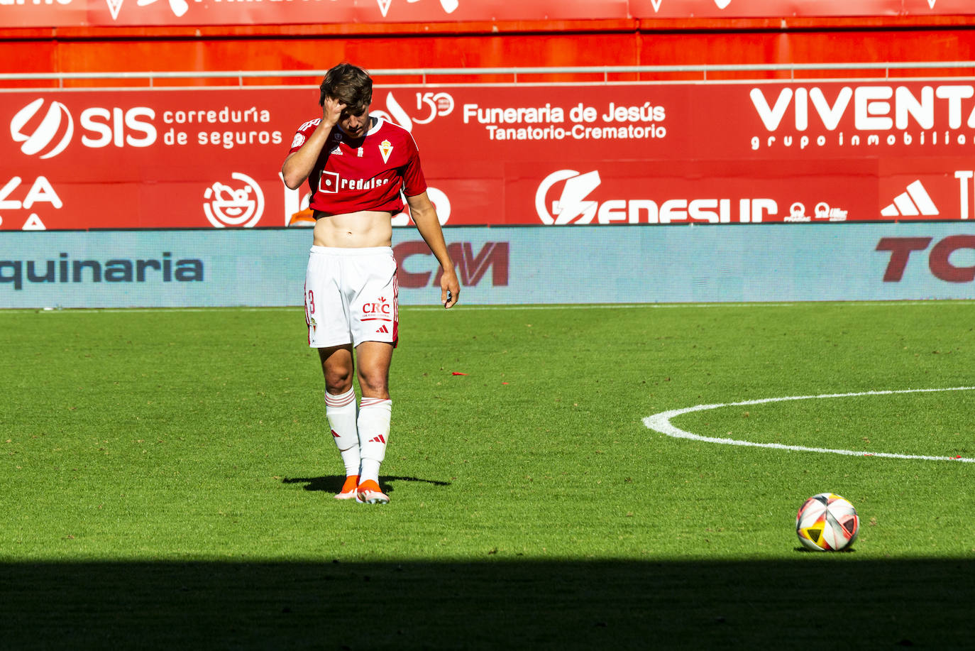 La derrota del Real Murcia frente al Castellón, en imágenes