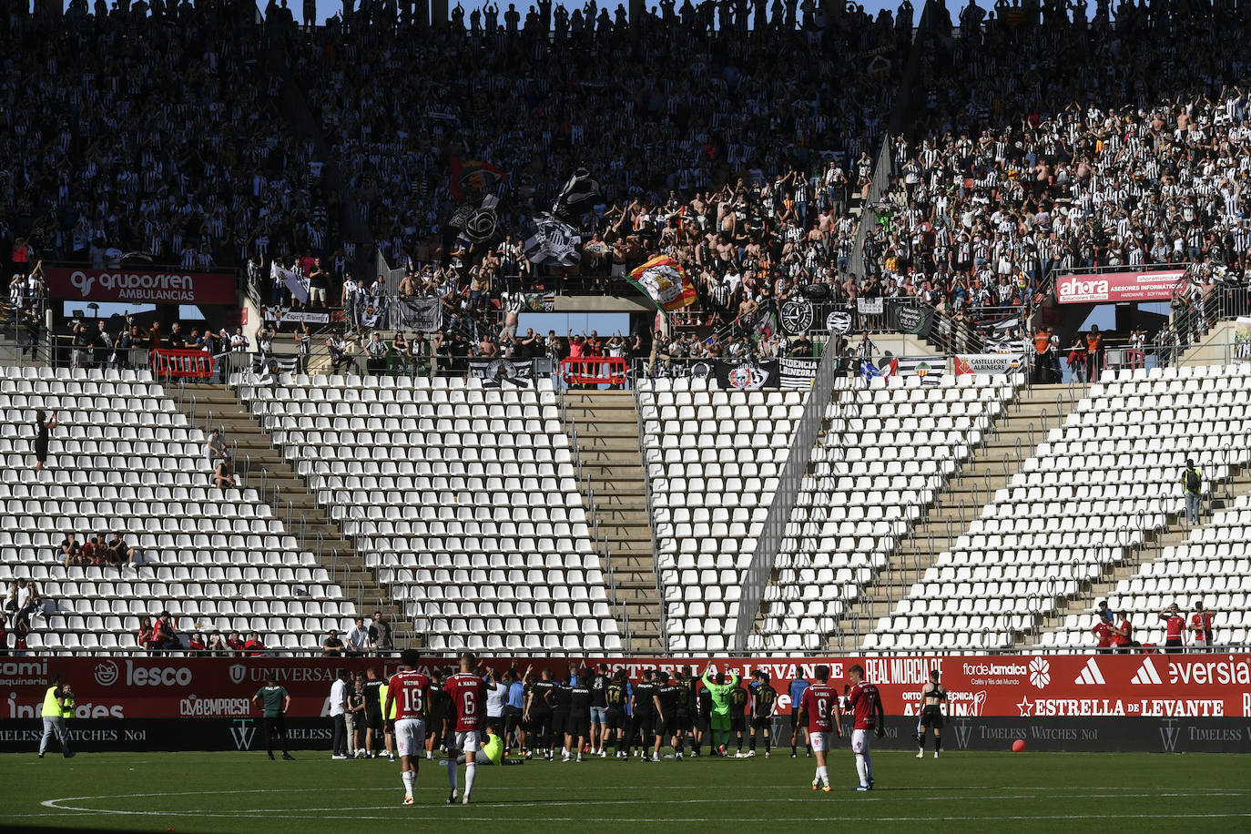 La derrota del Real Murcia frente al Castellón, en imágenes