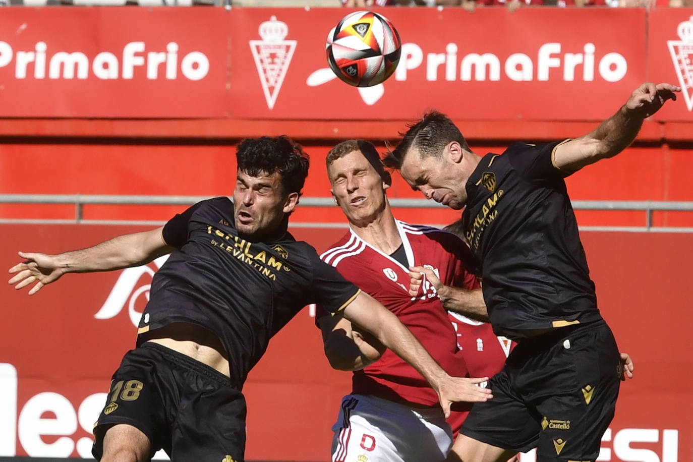 La derrota del Real Murcia frente al Castellón, en imágenes