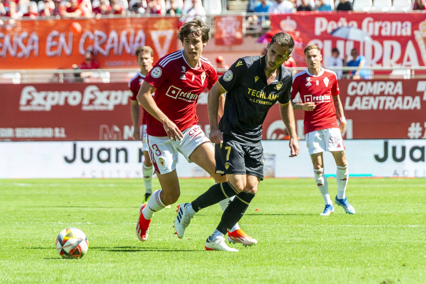 La derrota del Real Murcia frente al Castellón, en imágenes