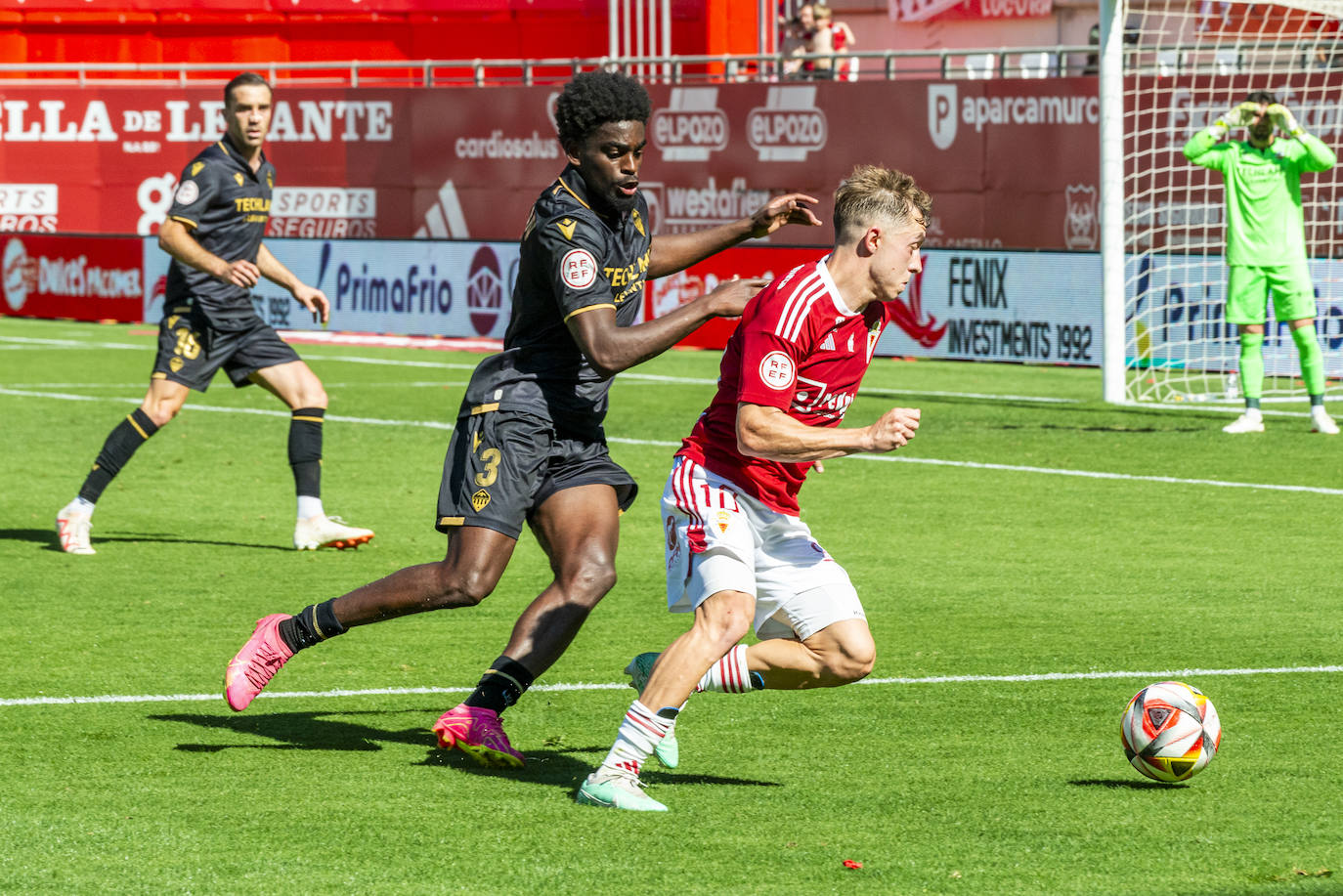 La derrota del Real Murcia frente al Castellón, en imágenes