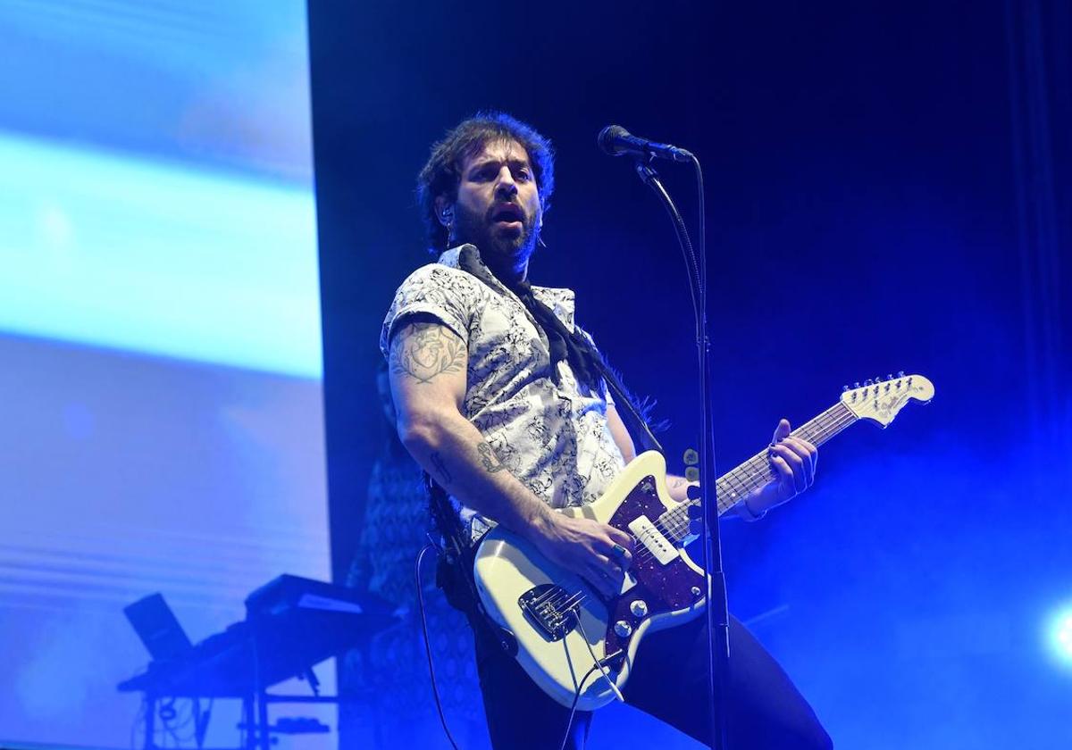 Rafa Val, cantante de Viva Suecia, durante su actuación en el Warm Up.