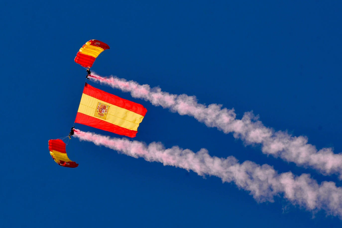 Ovaciones a la Patrulla Águila en el Festival Aéreo de San Javier