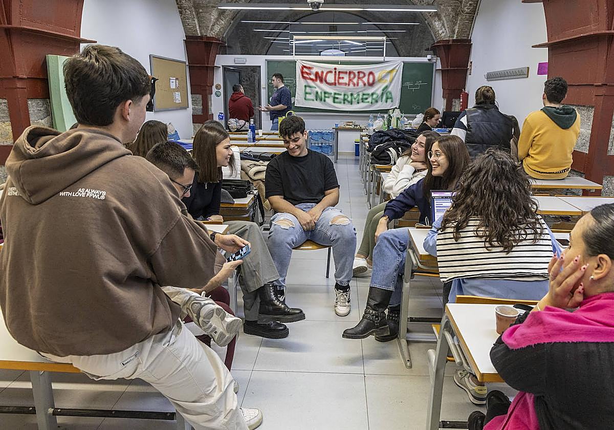 Imagen de archivo del encierro de los alumnos de Enfermería el pasado enero.
