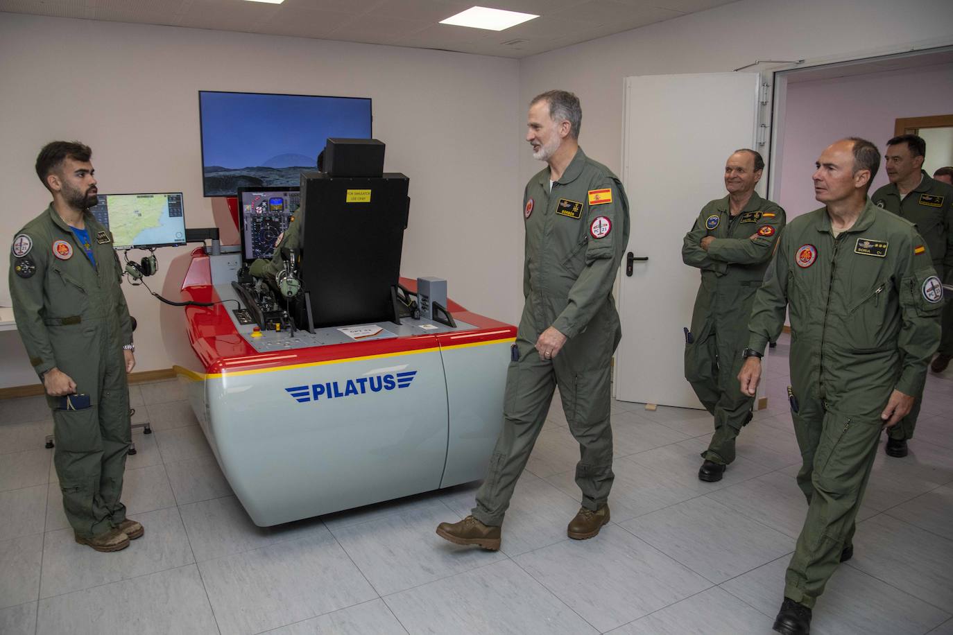 La visita del Rey Felipe VI a la Academia General del Aire, en imágenes