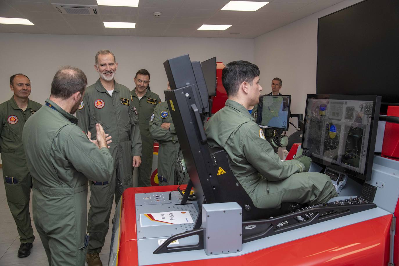 La visita del Rey Felipe VI a la Academia General del Aire, en imágenes