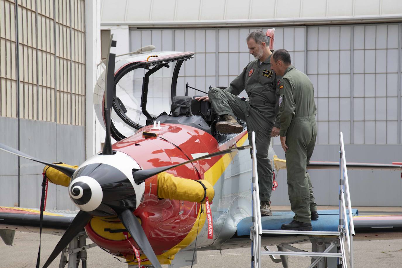 La visita del Rey Felipe VI a la Academia General del Aire, en imágenes