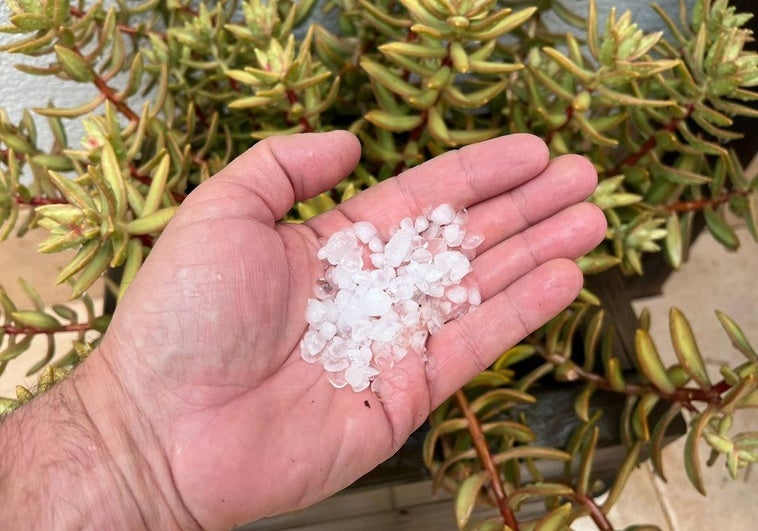 Una intensa granizada sorprende a los vecinos de Murcia y otras localidades.