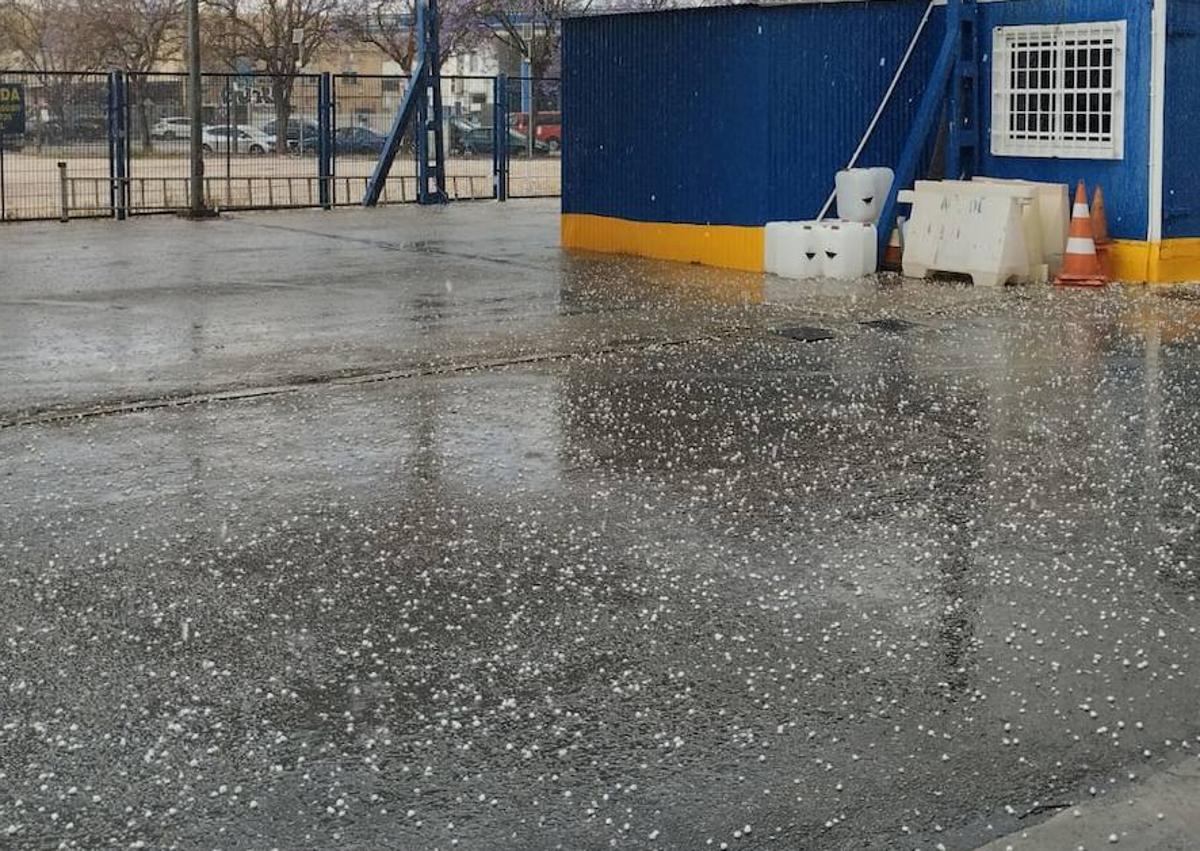 Imagen secundaria 1 - Tormenta que sorprendió a los vecinos de Murcia este lunes por la tarde.