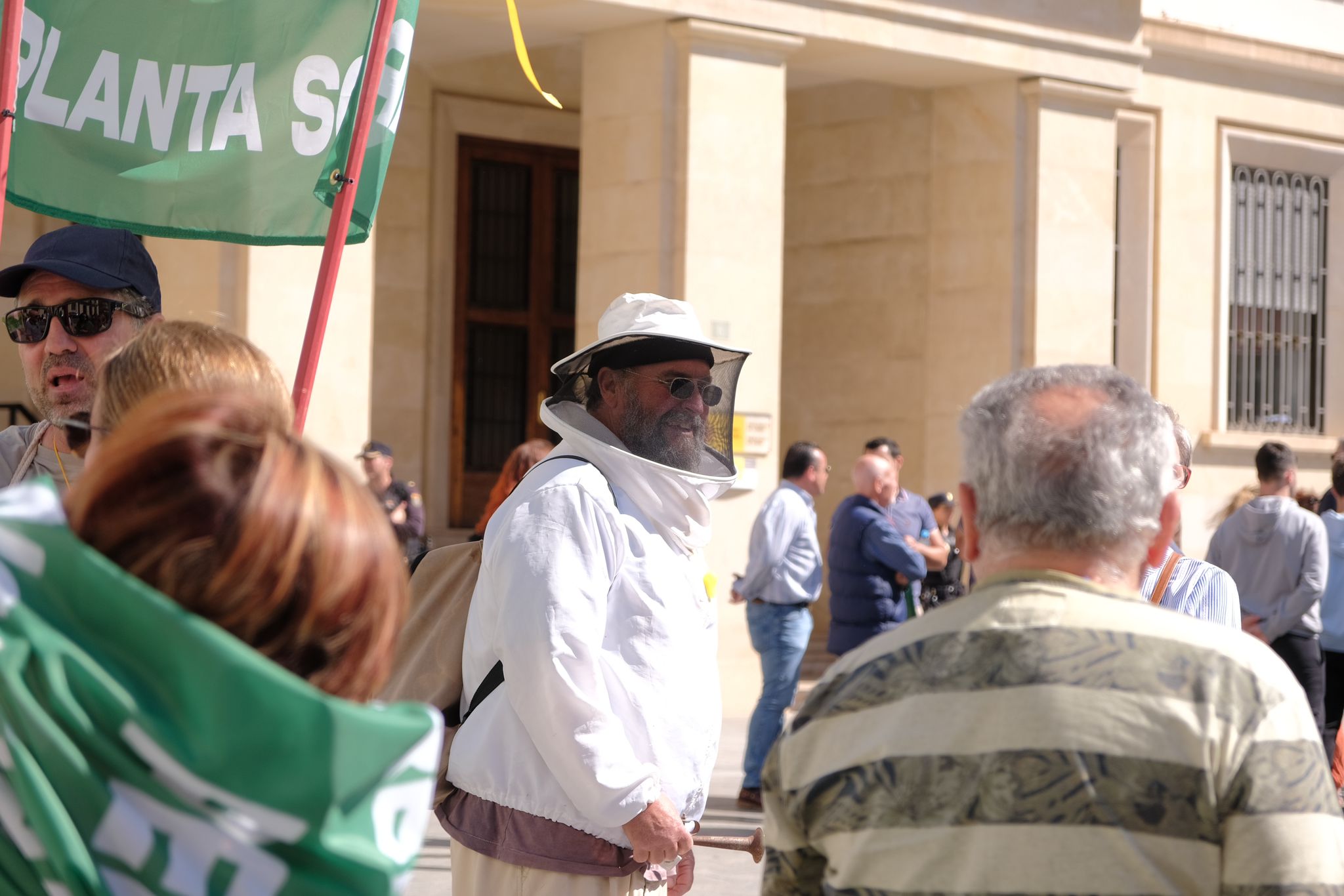 Las imágenes de la protesta de los vecinos de San Miguel de Salinas en Alicante