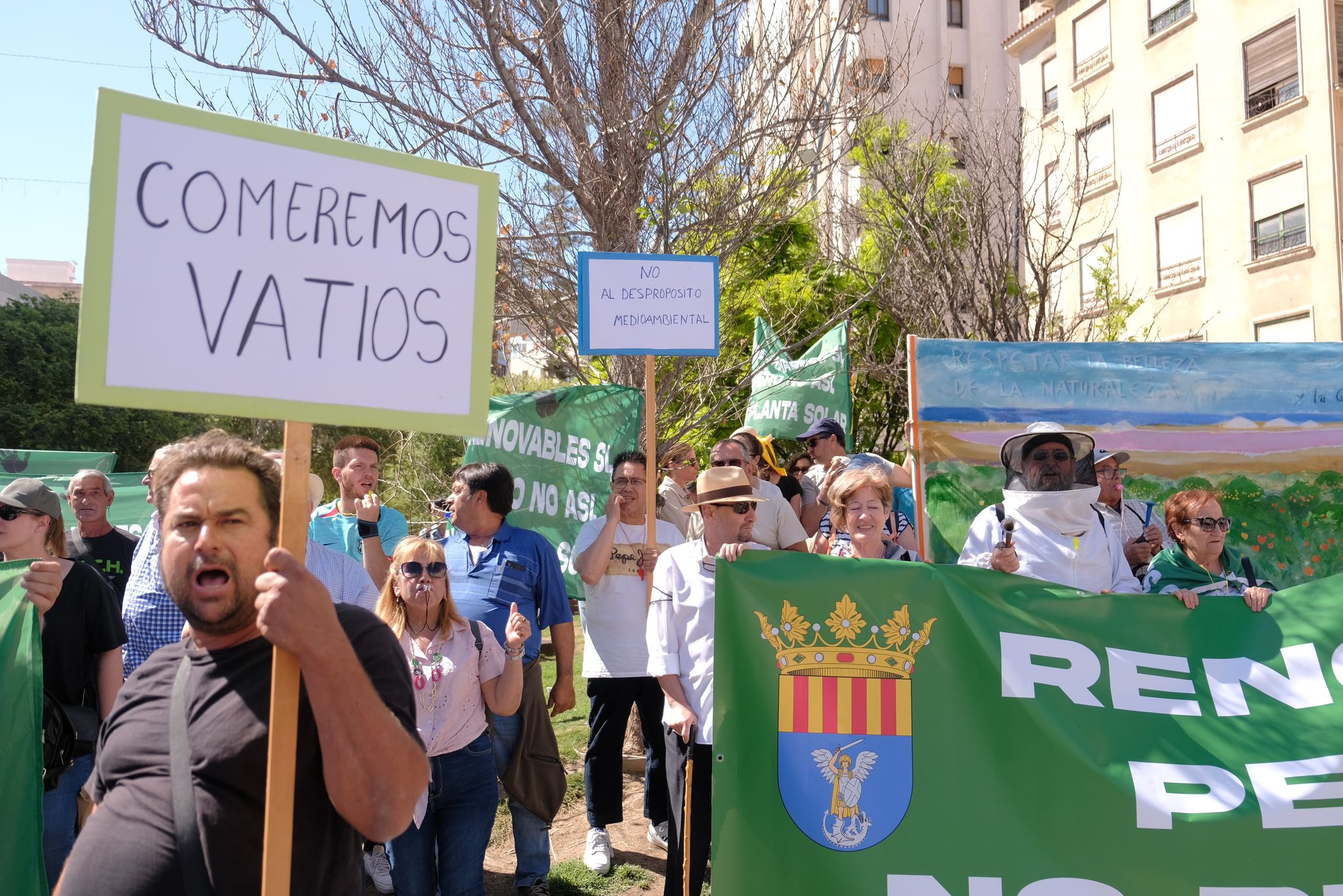 Las imágenes de la protesta de los vecinos de San Miguel de Salinas en Alicante