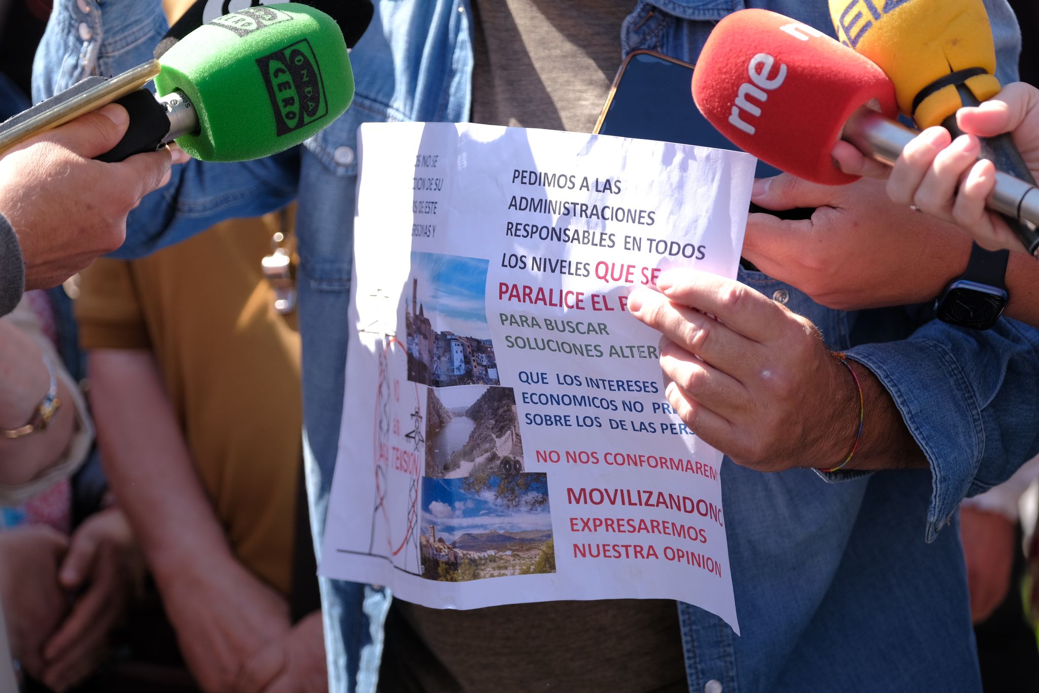 Las imágenes de la protesta de los vecinos de San Miguel de Salinas en Alicante