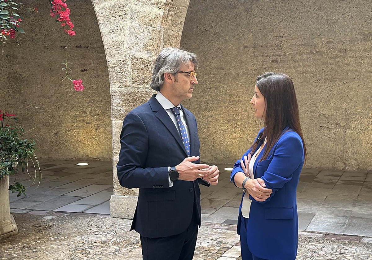 El consejero Luis Alberto Marín conversa con su homóloga valenciana Ruth Merino.