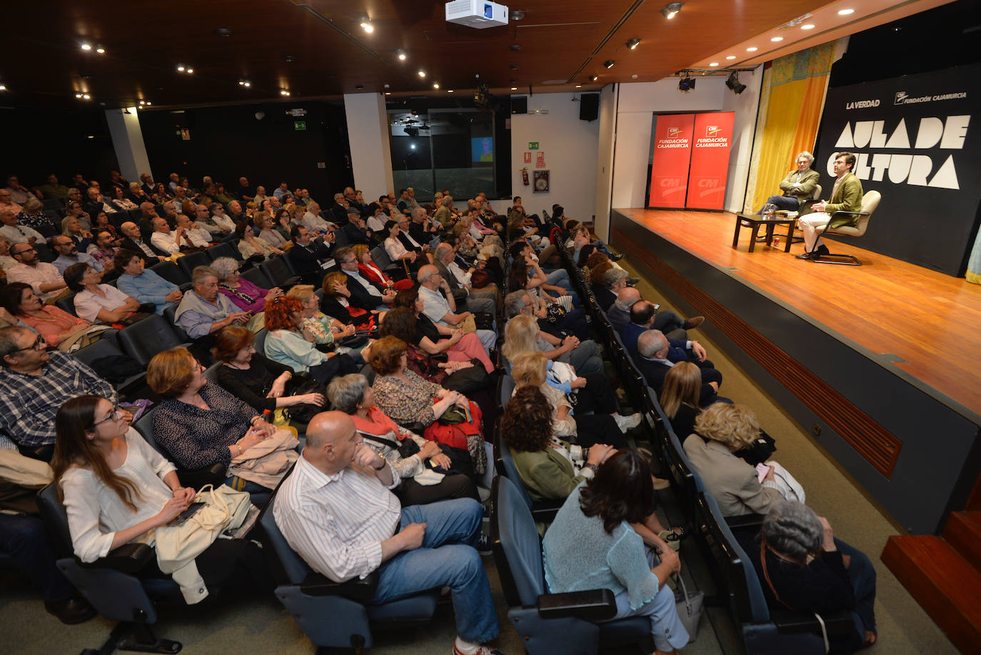 Las imágenes de Andrés Trapiello en el Aula de Cultura de LA VERDAD