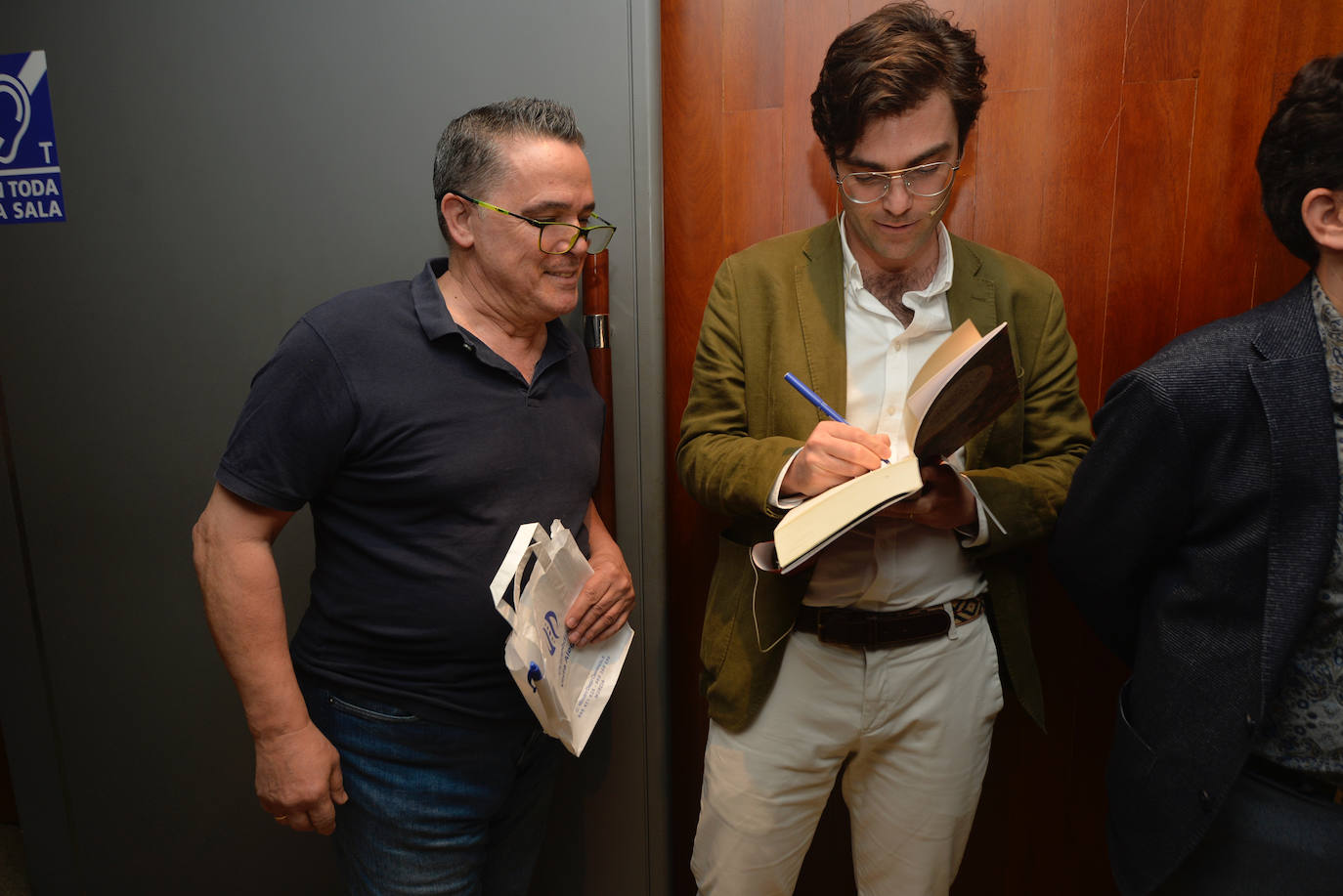 Las imágenes de Andrés Trapiello en el Aula de Cultura de LA VERDAD