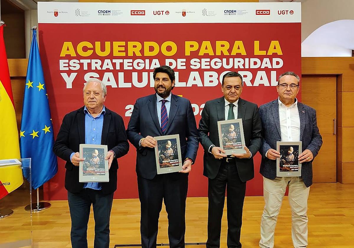 Antonio Jiménez, Fernando López Miras, José María Albarracín y Santiago Navarro, en el acto.