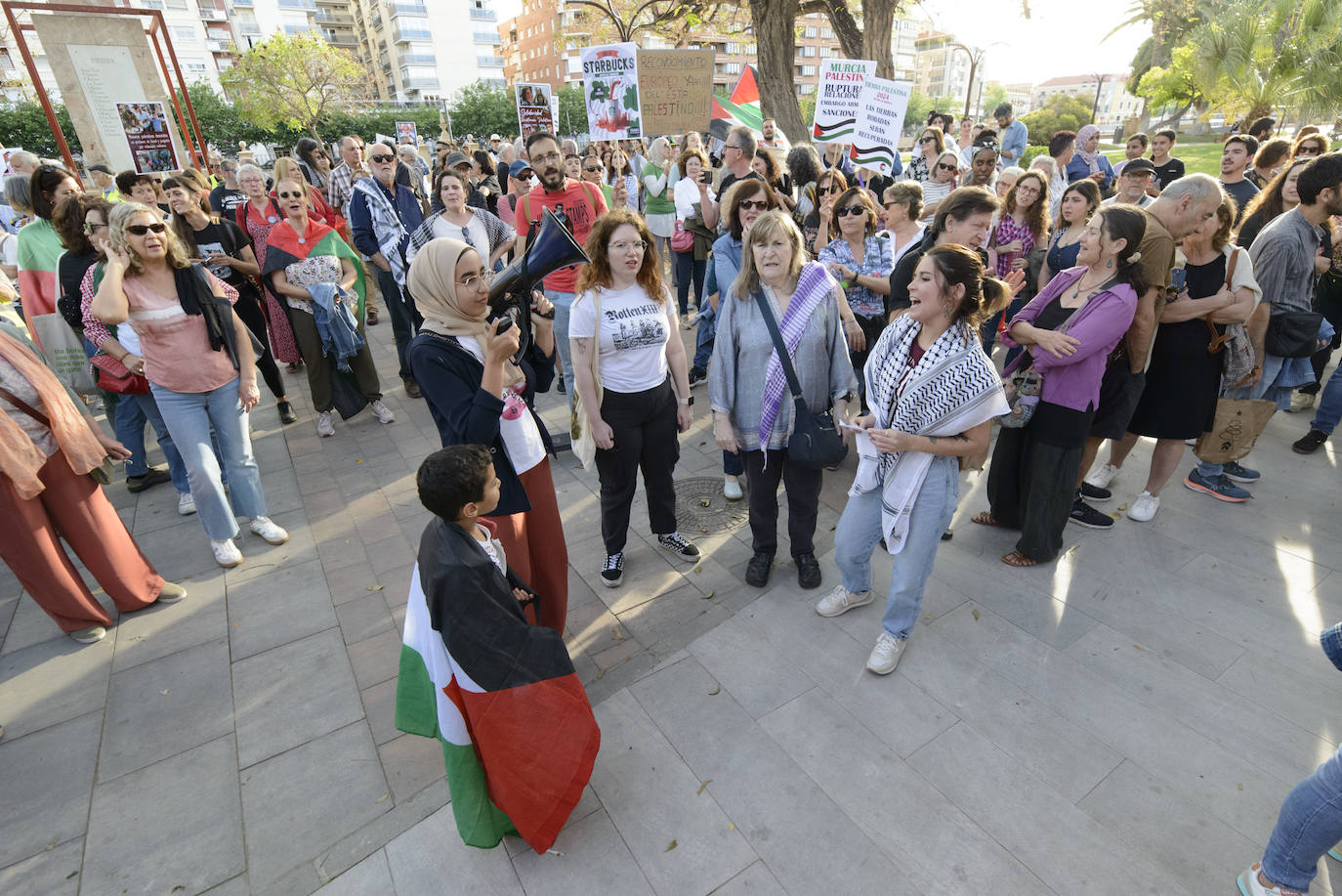 Las imágenes de la concentración en Murcia contra «el genocidio» en Rafah