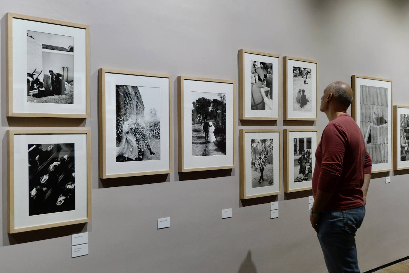 Las imágenes de la exposción de Ramón Masats en el Archivo General de la Región de Murcia