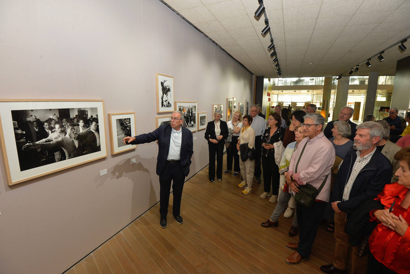 Las imágenes de la exposción de Ramón Masats en el Archivo General de la Región de Murcia