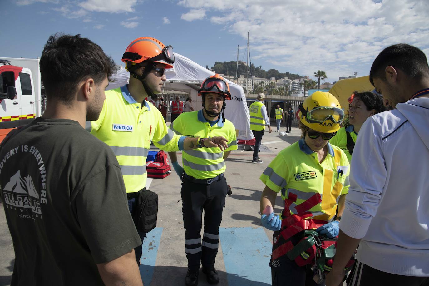 Así fue el simulacro de accidente de un gran buque en el puerto de Cartagena