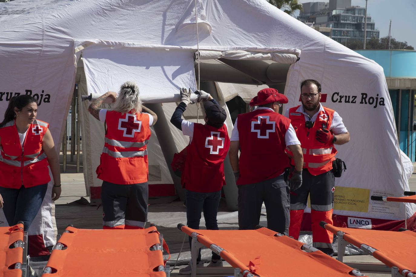 Así fue el simulacro de accidente de un gran buque en el puerto de Cartagena