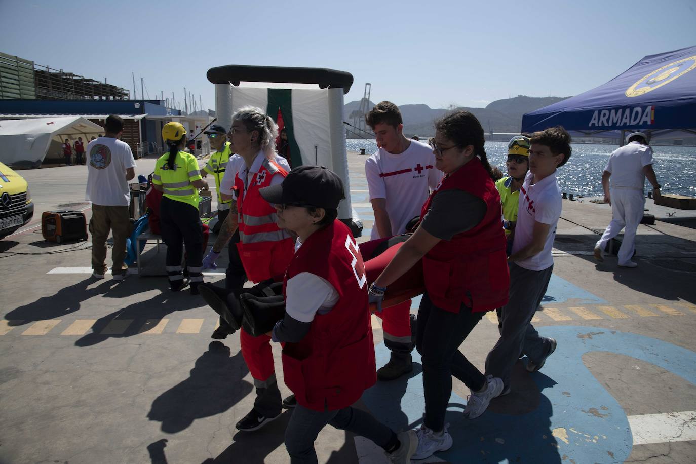Así fue el simulacro de accidente de un gran buque en el puerto de Cartagena