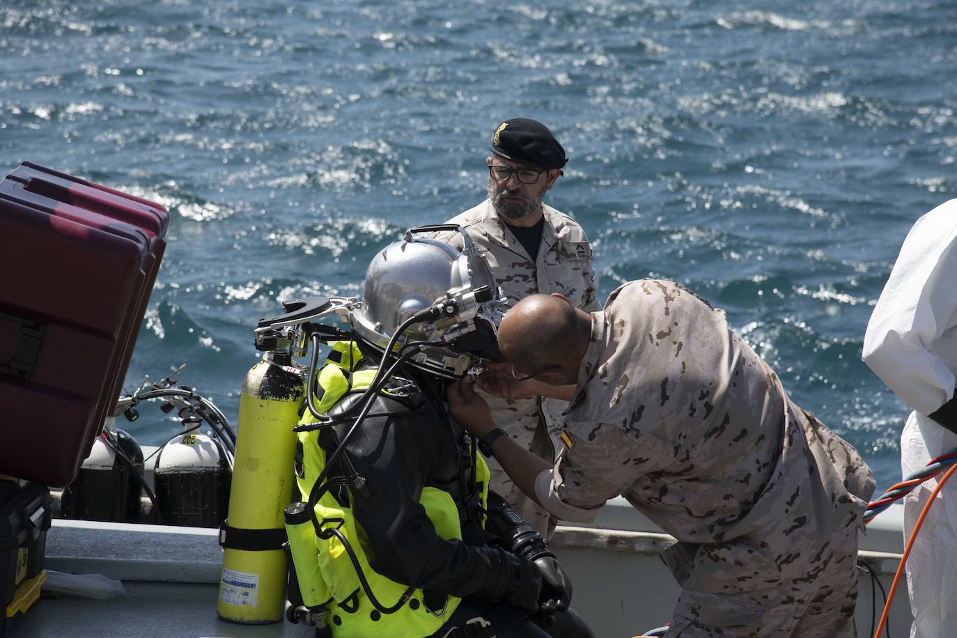 Así fue el simulacro de accidente de un gran buque en el puerto de Cartagena