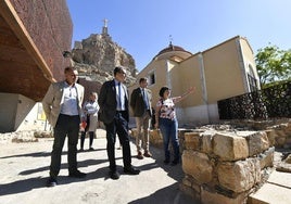 Vista del alcalde al Centro de Visitantes de Monteagudo para explicar las nuevas actuaciones.