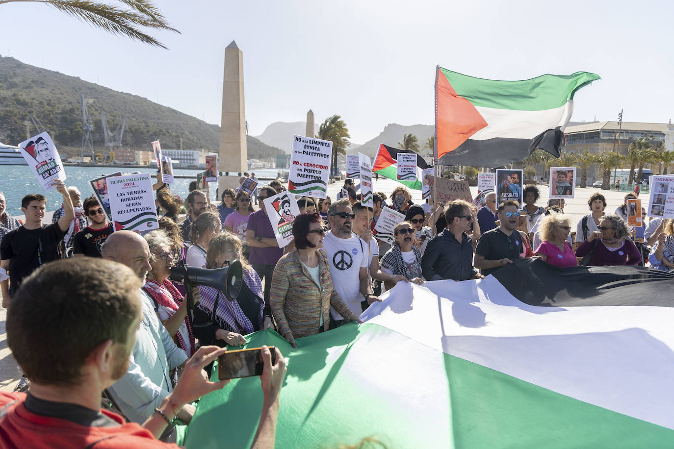En imágenes, la protesta contra la escala del barco &#039;Borkum&#039; en Cartagena