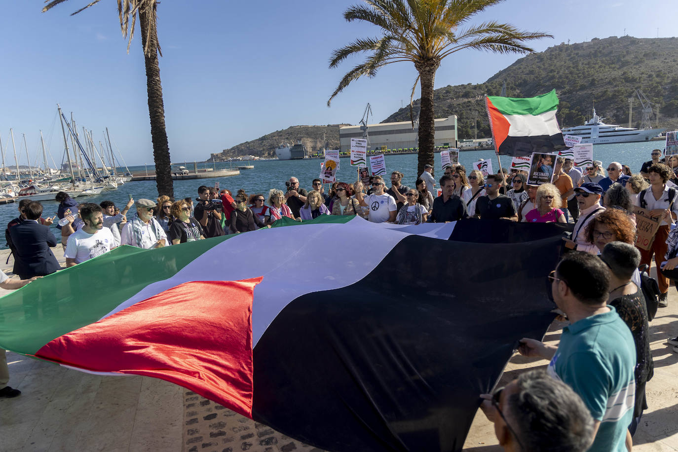 En imágenes, la protesta contra la escala del barco &#039;Borkum&#039; en Cartagena