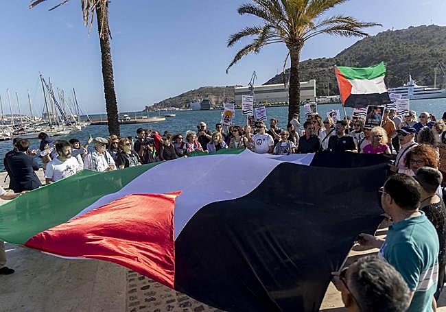 Protesta celebrada en la explanada del Muelle de Alfonso XII, en Cartagena.