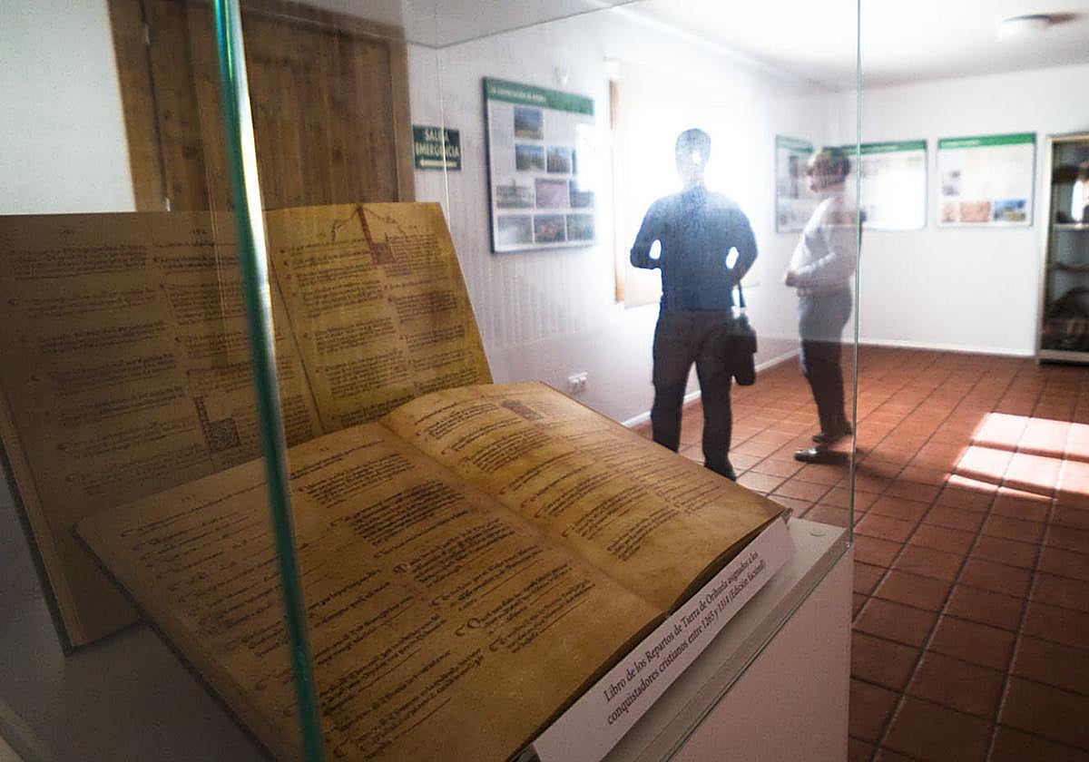 El 'Llibre dels Repartiments' solo regresó a Orihuela con motivo de su exposición en el Museo Arqueológico por el 700 aniversario de la Reconquista.