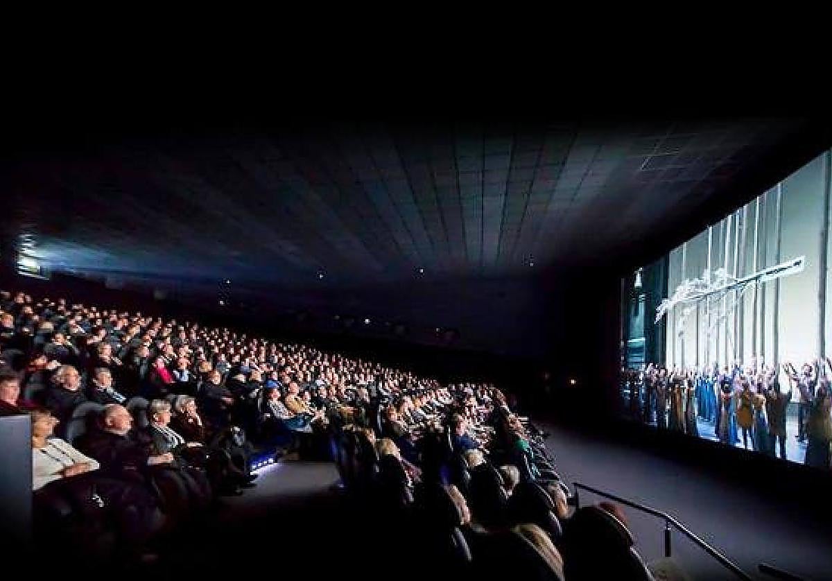 Espectadores en una sala de cine, en una imagen de archivo.