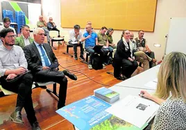 La reunión, en San Pedro, entre la Consejería de Medio Ambiente y el sector náutico.