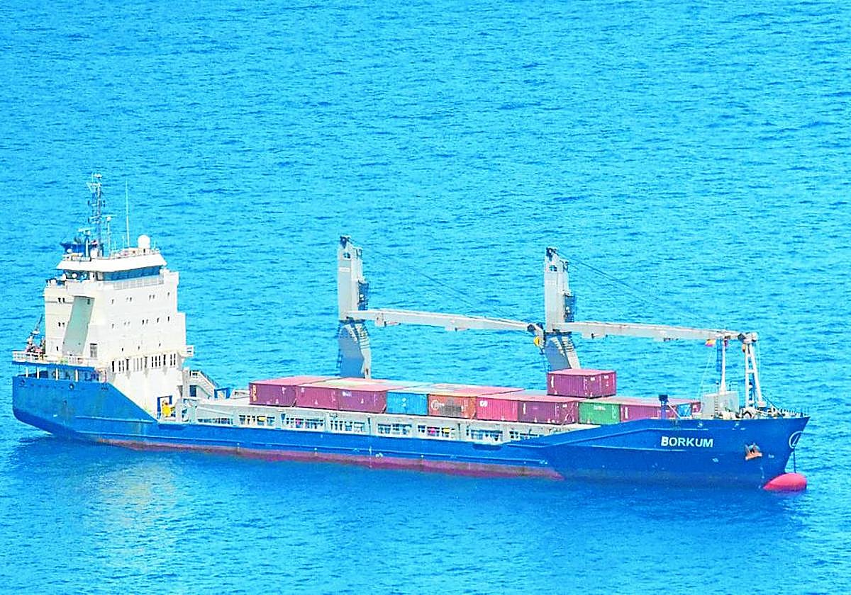 El 'Borkum', fondeado el jueves a mediodía en aguas de cabo Tiñoso próximas a Cartagena.