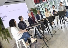 El consejero Luis Alberto Marín, en el centro, durante la presentación del informe de la Fundación Cotec.