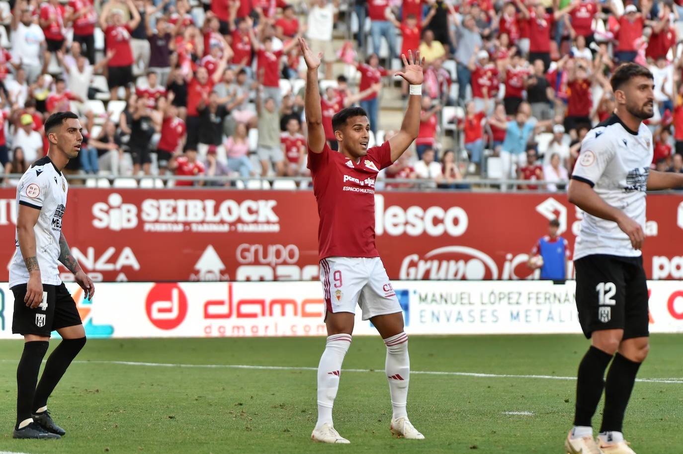 El empate del Real Murcia frente al Mérida, en imágenes